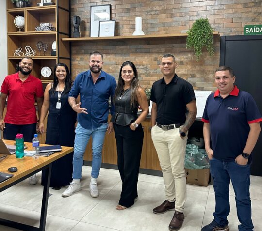 Equipe da CTE em visita à Translek